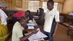 CLEAN : Elections in Guinea: delays in the distribution of voting cards News Clip