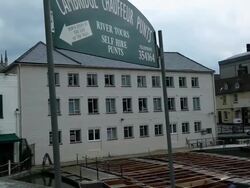 Punts on the river Cam, Cambridge, England Stock Footage