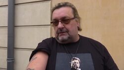 Fans pay tribute to Johnny Hallyday News Clip