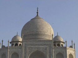Pull back Taj mahal agra Uttar Pradesh Stock Footage