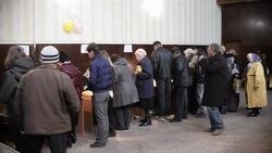 CLEAN : Crimeans vote in referendum in main Tartar News Clip