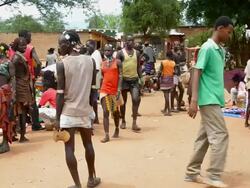 MS Market with Bena tribes selling items and talking in crowded market / Dimeka, Ethiopia Stock Footage