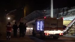 VOICED : Potente terremoto en Turquia deja muertos y cientos de heridos News Clip