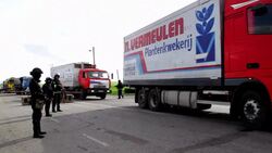 CLEAN : Ukraine pushes tanks and troops into separatist east News Clip