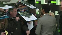 CLEAN : Stars hit the green carpet for Alien: Covenant premiere News Clip