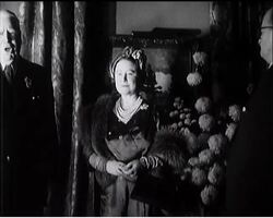 QUEEN MOTHER UNVEILS PORTRAIT News Clip