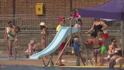 Londoners bask in scorching temperatures Instructional Video