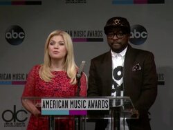 SPEECH - Kelly Clarkson announces the favorite pop/rock band, duo or group nominees at the 2013 American Music Awards Nominations Press Conference Stock Footage