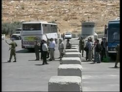 Released prisoners reach checkpoint, Israel reax News Clip
