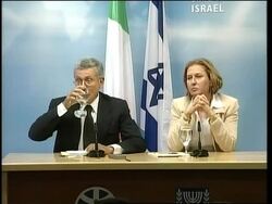 WRAP Tanks moving into north Gaza, Israeli comment Instructional Video