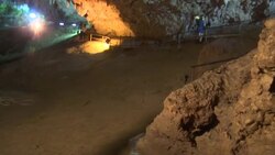 Divers re-enter Thai cave to search for 12 boys and their football coach Instructional Video
