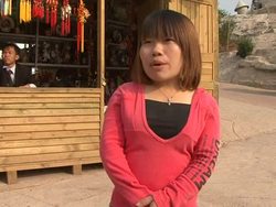 CLEAN: Dwarves a big hit at China theme park News Clip