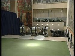 First arrivals at gala dinner News Clip