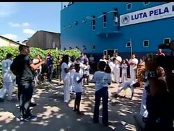 David Cameron Visits Project Luta Pela in Rio News Clip