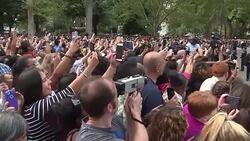CLEAN : Tens of thousands crowd into Central Park to see Pope Francis News Clip