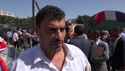 Protesters march in protest at threat of Hodeida port block Instructional Video