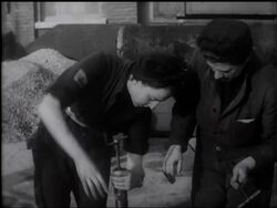 WRNS HANDLE TORPEDOES - News Clip