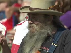 Crowds at Harvest the Hope concert in Nebraska News Clip