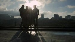 Young woman throws her hand in the air with friends overlooking Austin, Texas skyline Stock Footage