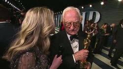 Red carpet fashion and interviews from the Oscars 2018 News Clip