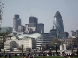 Central London park with City in background Stock Footage