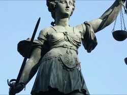 Justice statue Stock Footage