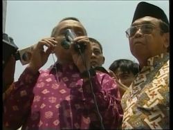 INDONESIA: HABIBIE URGED NOT TO SEEK RE-ELECTION News Clip