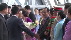 Myanmar FM Suu Kyi arrives in Thailand Instructional Video
