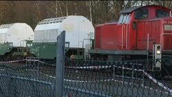 WRAP Nuclear waste train arrives, load transferred to truck, protest News Clip