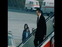 SYND 22 11 77 PORTUGUESE PRIME MINISTER MARIO SOARES ARRIVES IN SPAIN TO SIGN IBERIAN PACT News Clip