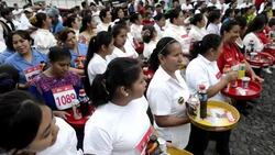 VOICED : Meseros guatemaltecos a maxima velocidad News Clip