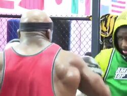 MMA fighter Bobby Lashley training for Bellator 138 Stock Footage