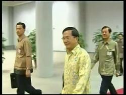 {\rtf1\ansi\deff0{\fonttbl{\f0\fnil\fcharset0 MS Sans Serif;}}
\viewkind4\uc1\pard\lang2057\f0\fs17 President on Lien visit and talks with China
\par } News Clip