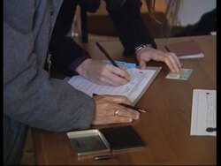 Expats sign petition to oust Chavez News Clip