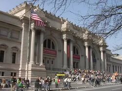 WS Crowds sitting on steps in front of Metropolitan Museum of Art / New York, United States Stock Footage