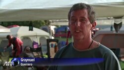 VOICED : Guerreros con hachas de espuma News Clip