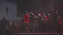 Thousands of anti-government demonstrators clashed with riot police in Kiev Sunday, attacking officers with stones and flares and setting fire to a police bus after new laws were passed to stifle protests. Dozens of people were injured. (Jan. 19) News Clip