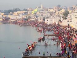 WS View of Pilgrims bathing in sacred Holy Lake at ajmer / Pushkar, Rajasthan, India  Stock Footage