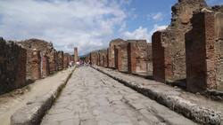 Italy, Pompeii - Great Palaestra Instructional Video
