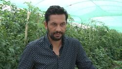 CLEAN : Street fighting Roma mayor combats Hungarian prejudices News Clip