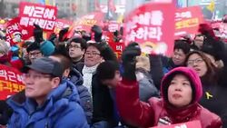 VOICED : Miles de manifestantes exigen salida de presidenta en Seul News Clip