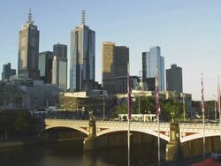 Setting Sun falling on Princess Bridge across the Yarra River with the Skyline of East Melbourne, Victoria, Australia Stock Footage