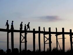 U Bein Bridge in Mandalay, Myanmar Stock Footage