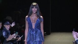 VOICED : Naomi Campbell desfila contra el ebola News Clip