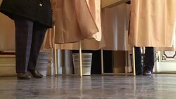 VOICED : Extrema izquierda espera ganar en Francia News Clip