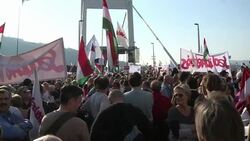 VOICED : Anti-Orban Hungarian opposition in show News Clip