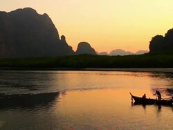 HD:Silhouette of fishermen on the lake. Stock Footage
