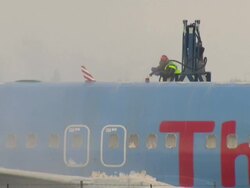 First snow fall of winter 2012 in South of England News Clip