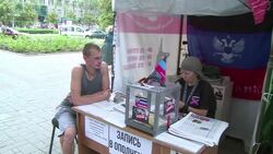 CLEAN : Rebel group continues enrolling volunteers in East Ukraine town News Clip