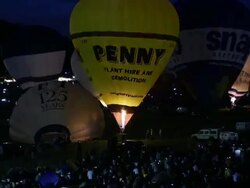 Balloonists Take To The Skies For The Bristol International Balloon Festival Stock Footage